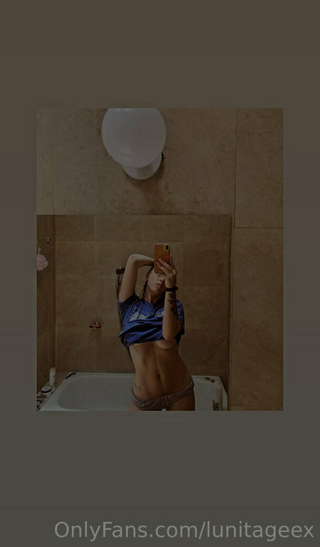 lunitageex model naked photos