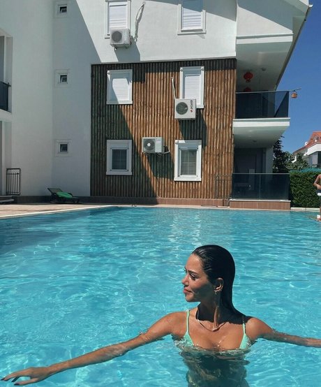 bernacalanthe erotic actress pic