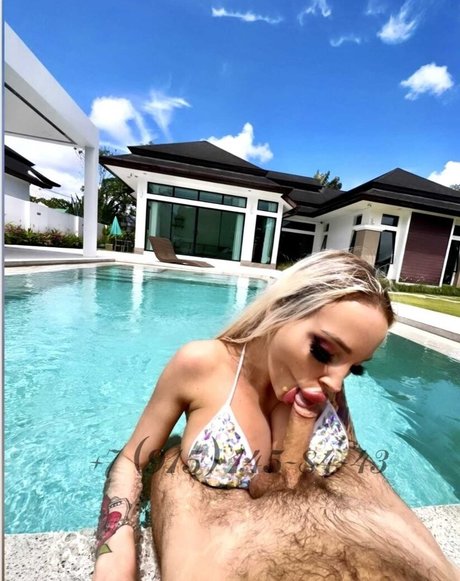 Russian Bomba Tut model exclusive gallery