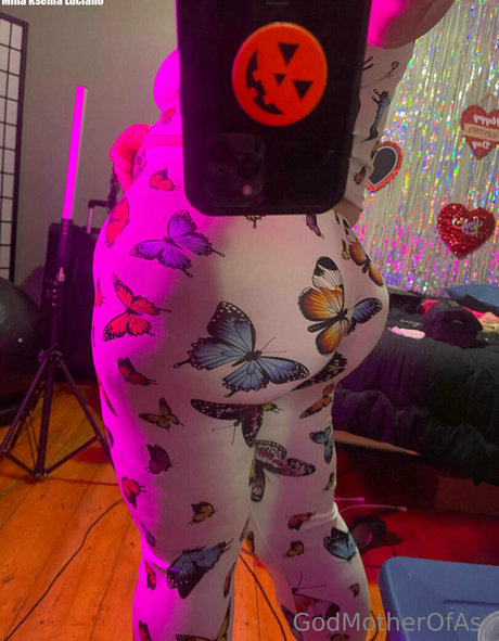 godmotherofassfree nudes star image