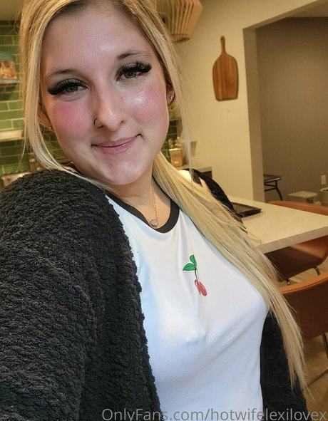 hotwifelexilovex pornstar exclusive pic