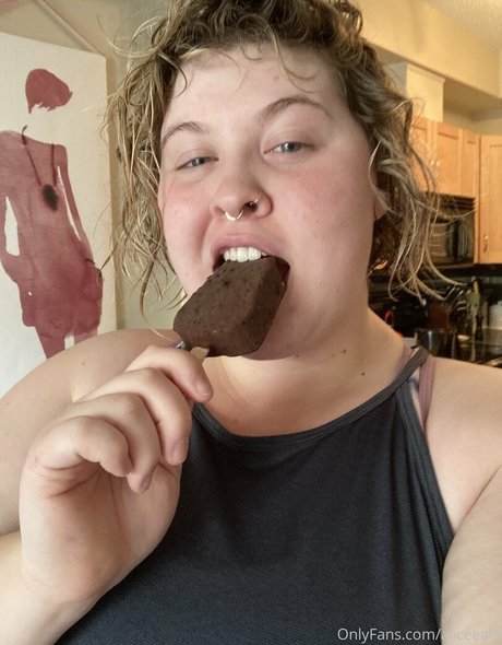 aliceeats sexy actress pics