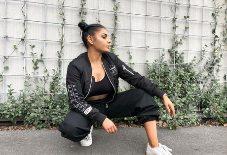 Jesy Lee hd pornstar galleries