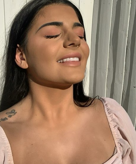 Jesy Lee beautiful actress img