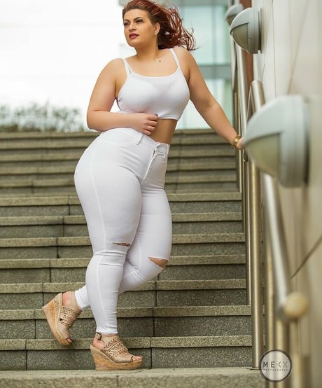 Ioana Chira art model gallery