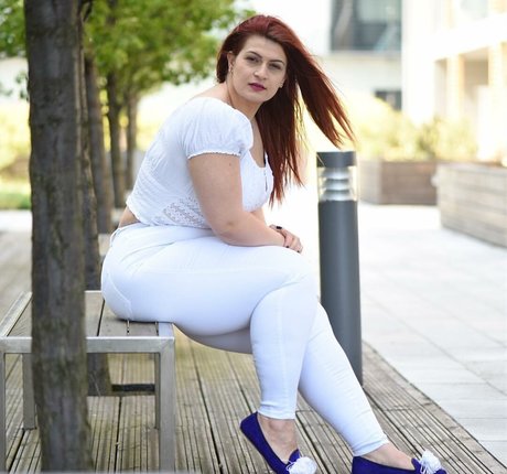 Ioana Chira model art galleries