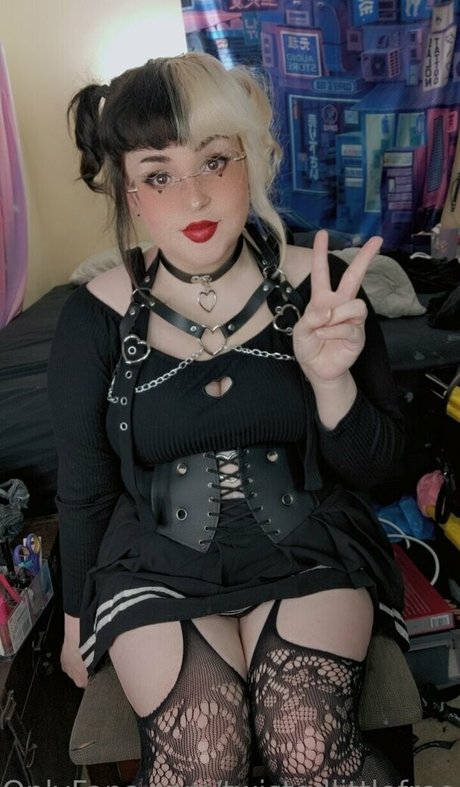 twistedlittlefree model hd image