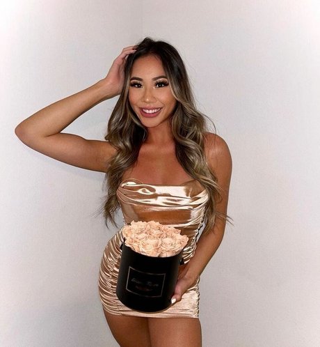 Elizaachar model top gallery