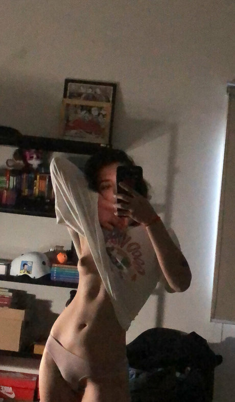 glrmmro naked pornstar pic