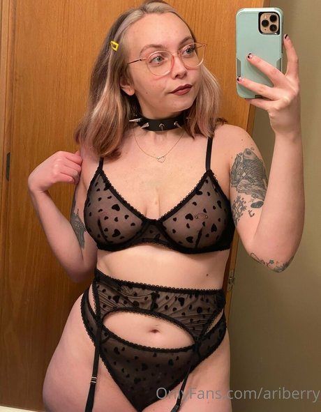 ariberry model exclusive img