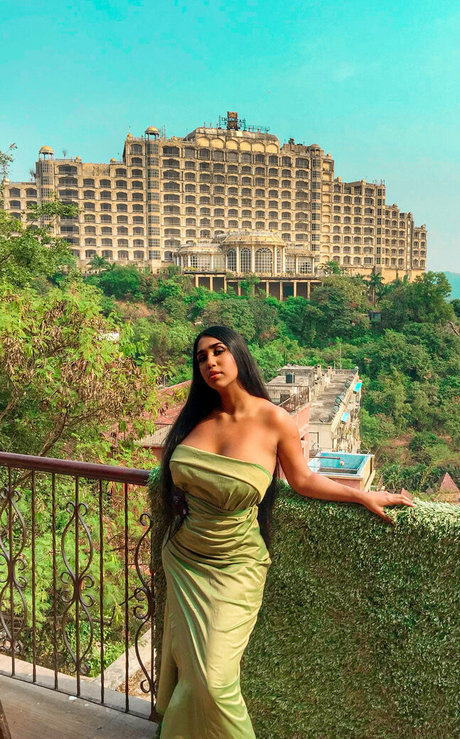 scarlettmrose model top photos