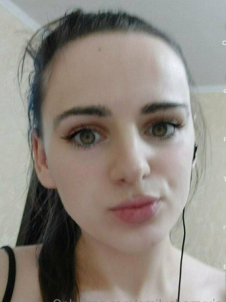 emilycherryvip model hot images