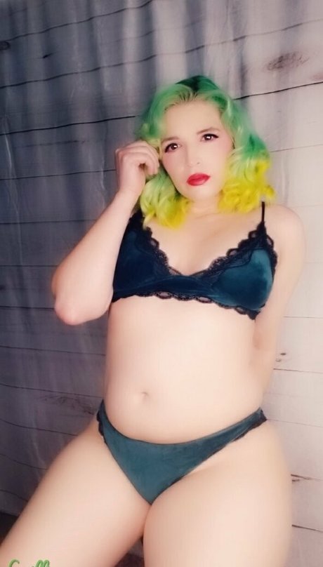 Cecillia Stardust model naked pic