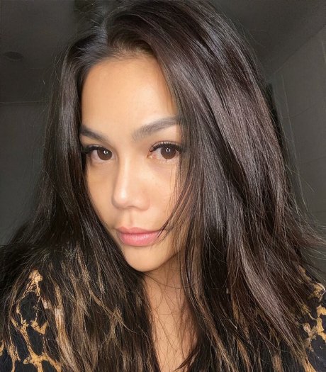 mirror selfie onlyfans nudes archive