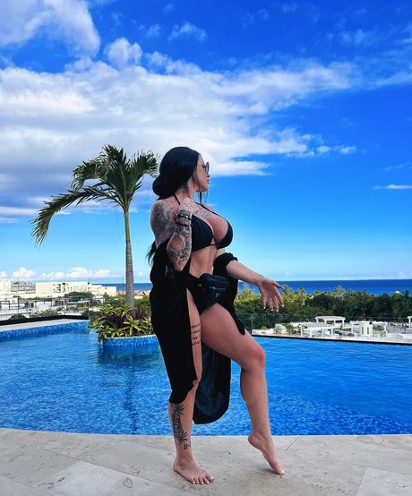 huge fake tits onlyfans art nude pic