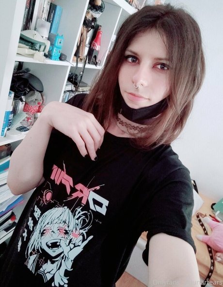 Xlunartears nude star pictures