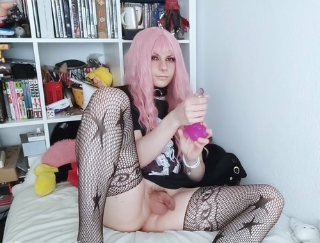 Xlunartears model nude photos