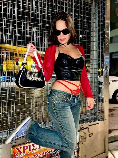 richelis model naked image