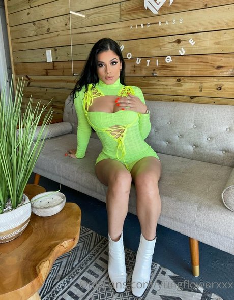 yungflowerxxx pornstar high quality photos