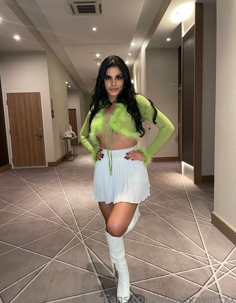 yungflowerxxx pornstar nude img