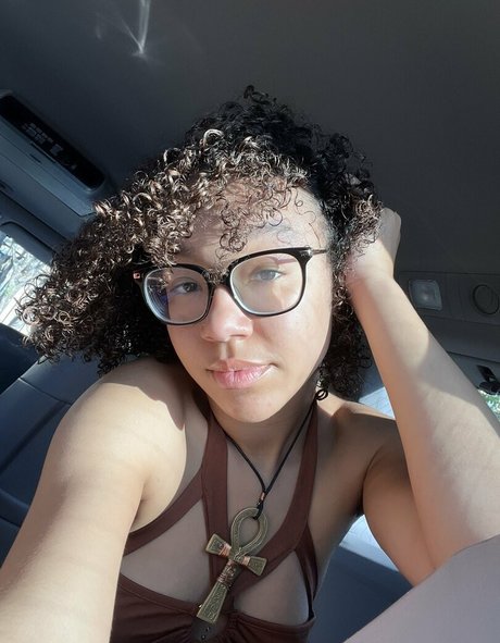 Caileneasely model top archive