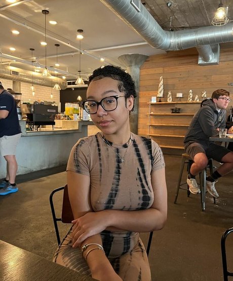 Caileneasely nude pornstar archive