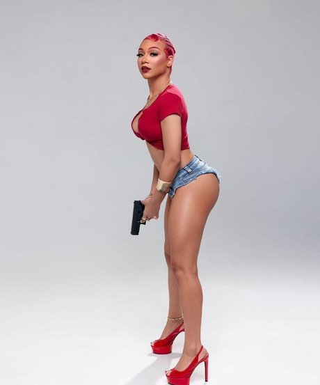 Caileneasely model nice pic