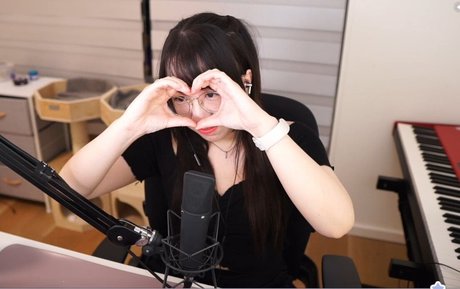 lolnatsumiii model image