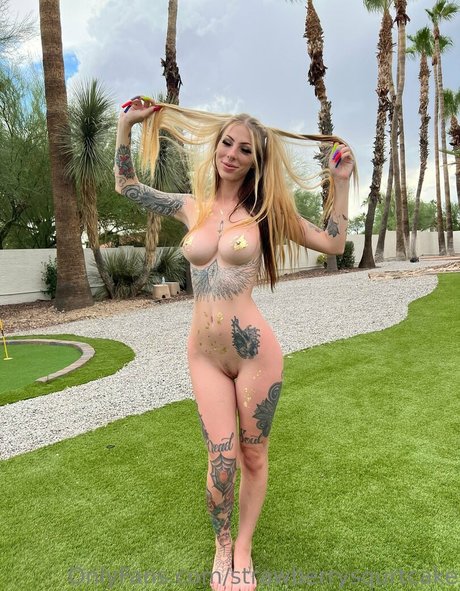 Strawberrysquirtcake pornstar sex gallery