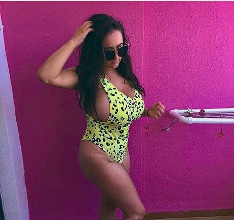 schoolgirl onlyfans top photo