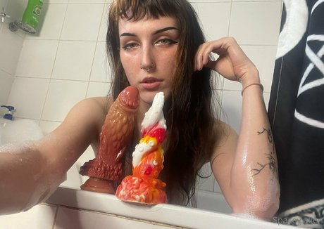 spacey alien star nude gallery