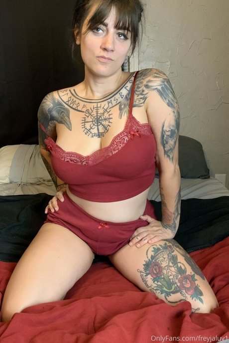 freyjaluv1 xxx pornstar img