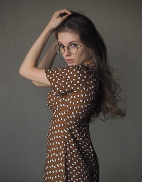 Anyutamoor naked model photo