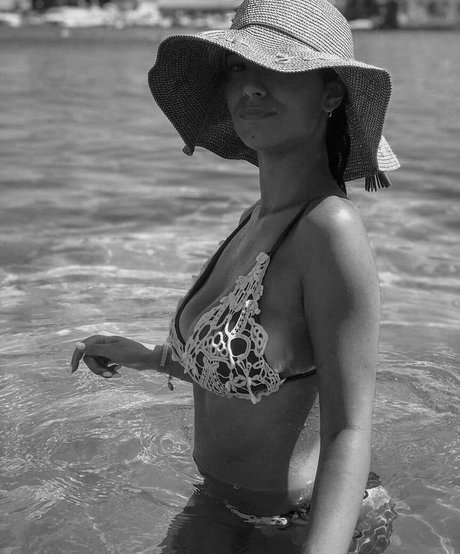 Paola Arena art actress photos