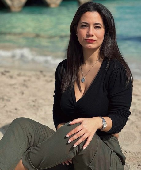 Paola Arena art actress pic