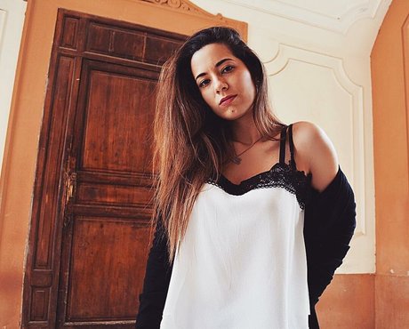 Paola Arena star top img