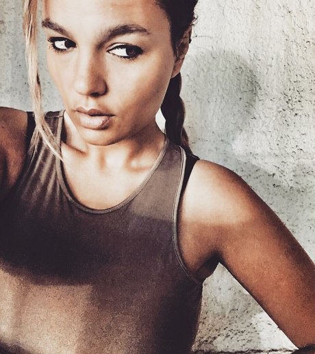 Acronopia hot actress image