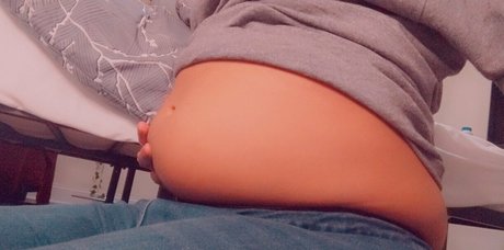 ellaeating erotic pornstar image