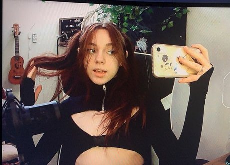 Rosiemx x hot pornstar image