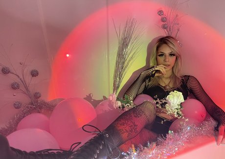 pyxiedragon model free photo