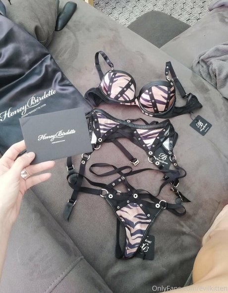 evilkitten erotic actress photos