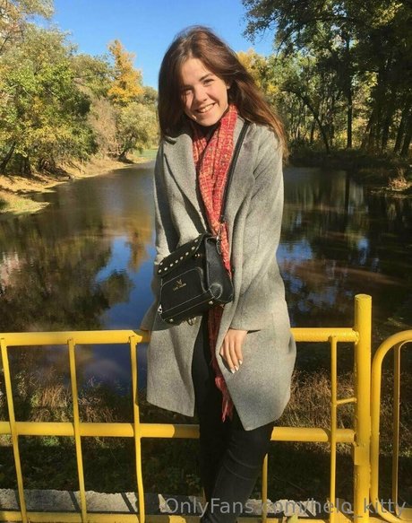 helo kitty erotic star photo