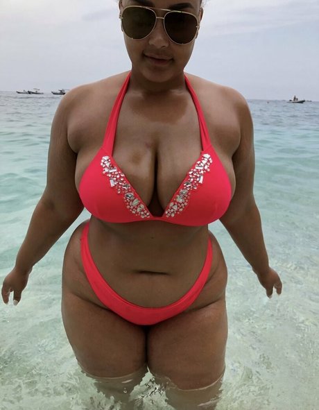 Natalie E Wade hot model image