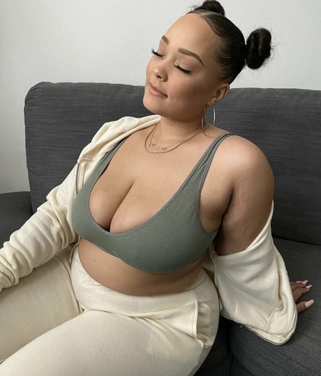 thick teen onlyfans nude image