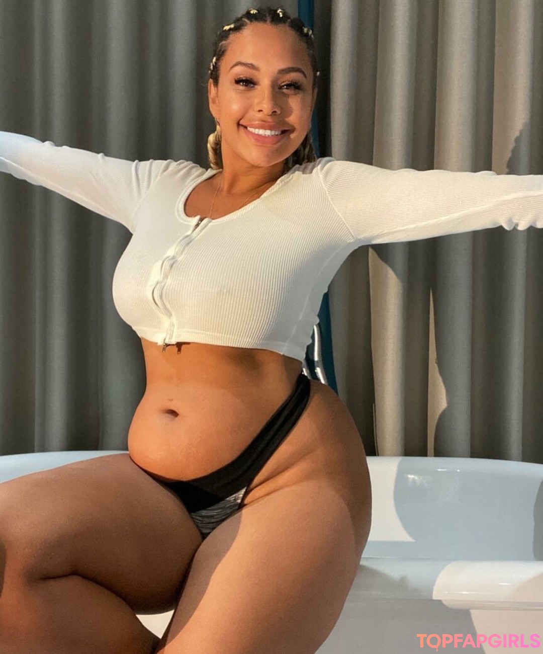 Chanelle Mauricette naked model galleries