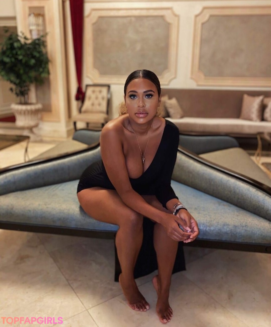 female onlyfans beautiful nude img