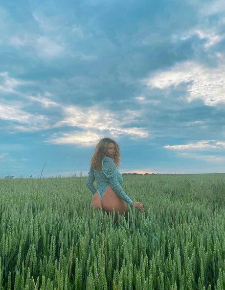 Chanelle Mauricette beautiful star image