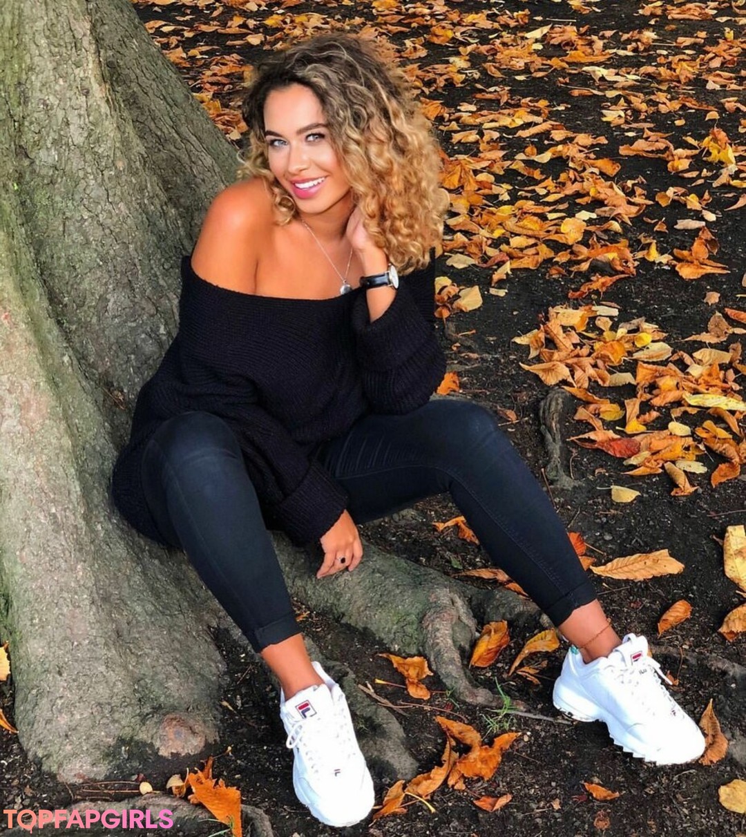 blonde shemale onlyfans free nude pic