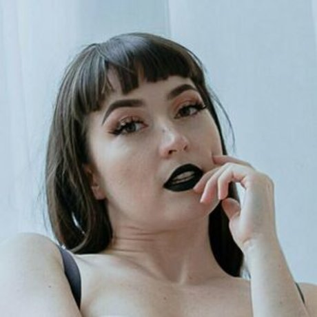 missdominofaye top star img