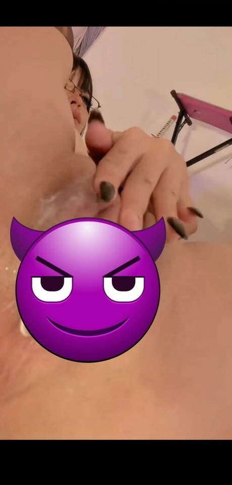 Khada Amanda model naked images